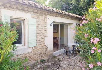 Mas des Figues G  te #saintr  mydeprovence #Alpilles #Conversionbio has Balcony rooms