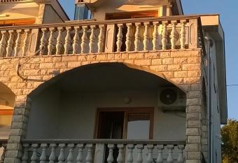 Manda has Balcony rooms