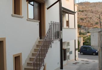 Appartamenti Petali Di Rosa has Balcony rooms