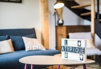 L Atypique, charmante maison avec jardin clos allows 18 year olds to book a room