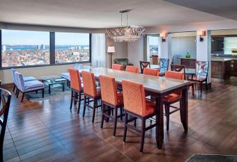 Sheraton Hamilton Hotel allows 18 year olds to book a room