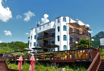Travely Hotel Gapyeong has Balcony rooms
