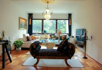 Private Room in Apartment allows 18 year olds to book a room