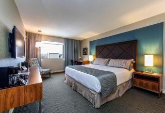 Hotel Universel Montreal allows 18 year olds to book a room