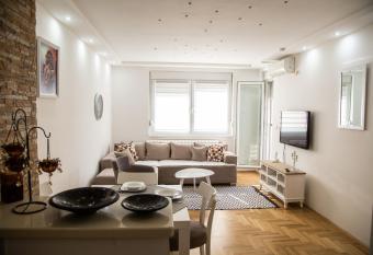 Apartman Rada has Balcony rooms