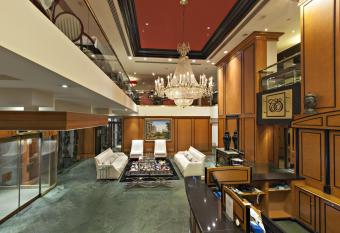 Hotel Le Cantlie Suites allows 18 year olds to book a room