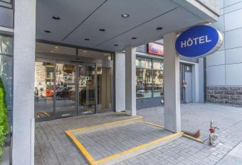 Comfort Suites Downtown allows 18 year olds to book a room