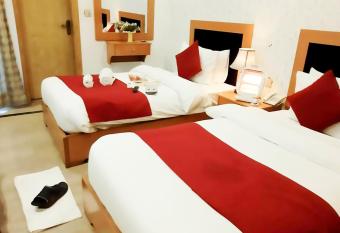 Royal Pakeeza Hotel has Balcony rooms