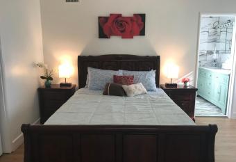 Meticulous Private House at Camarillo Heights, CA has Balcony rooms