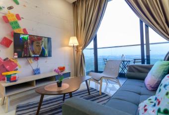2BR DPristine 9 next to LEGOLAND FREE Parking has Balcony rooms