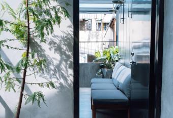 Drizzle Inn has Balcony rooms