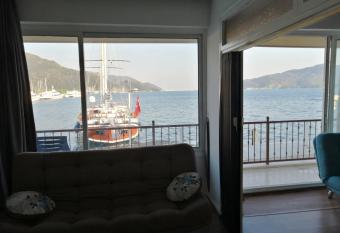 Uysal Suite and Loft Seaside has Balcony rooms