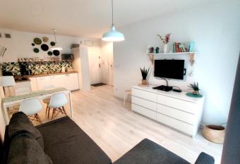 Apartament S  oneczny Brzeg allows 18 year olds to book a room