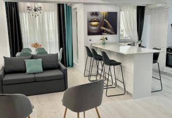 Charmy by the Sea -Duplex Loft allows 18 year olds to book a room