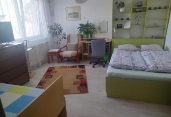 Soukrom   pokoje has Balcony rooms