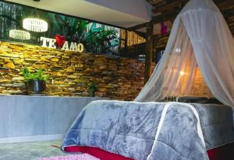 Sendero del Rio Finca Hotel allows 18 year olds to book a room