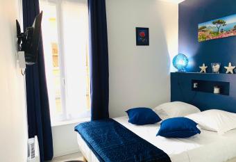 Studio MER gare part dieu allows 18 year olds to book a room