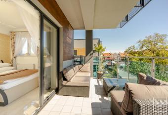 Apartament Kr  lewski has Balcony rooms