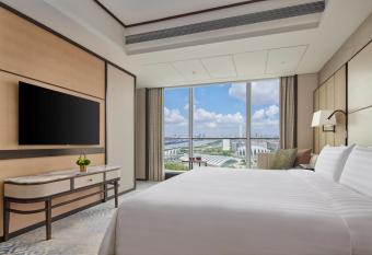 Shangri-La Qiantan, Shanghai allows 18 year olds to book a room