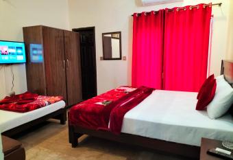 Family Hotel Lahore has Balcony rooms