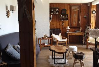 APPART 2 chambres DECO CHALET & VUE IMPRENABLE MONTAGNE has Balcony rooms