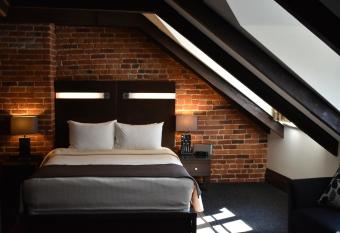 H  tel Sainte-Anne allows 18 year olds to book a room