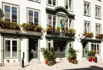 Hotel le Priori has rooms with a private hot tub