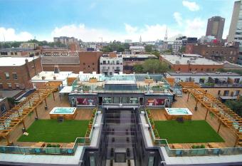 M Montreal Hostel allows 18 year olds to book a room