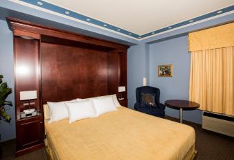 Repotel Henri IV Qu  bec allows 18 year olds to book a room