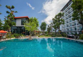 UR The Private Huahin allows 18 year olds to book a room