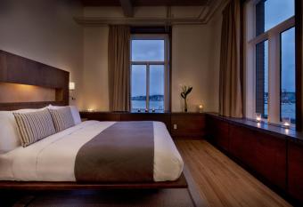 Hotel 71 by Preferred Hotels & Resorts has Balcony rooms