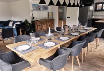 Chalet Domisilador   - chalet haut de gamme pour 10 adultes et 2 enfants    Ch  tel has Balcony rooms