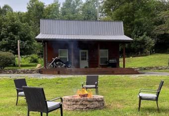 Dragon's Nest Cabin with Mountain Views has Balcony rooms