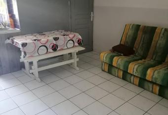 jolie appartement proche du parc des expositions has Balcony rooms