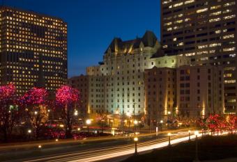 Lord Elgin Hotel allows 18 year olds to book a room