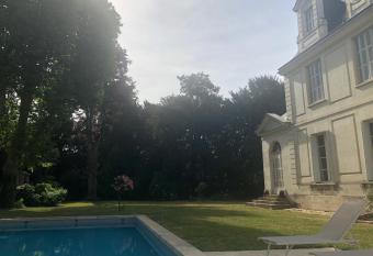 La Grande Carr  e allows 18 year olds to book a room