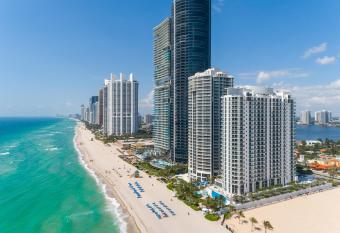 Sunny Isles 1bdr Sea View And Pool has Balcony rooms