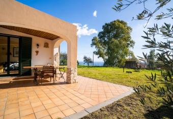 Villa Etna Pippo allows 18 year olds to book a room