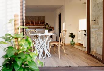 Casa Mi  o allows 18 year olds to book a room