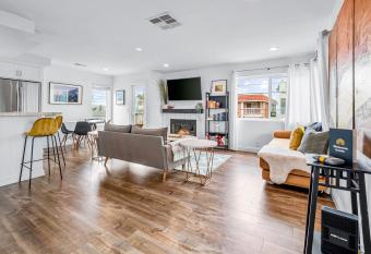 Surf City Condo has Balcony rooms