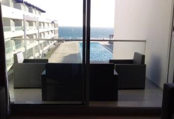 Appartement familial luxueux pieds dans l eau has Balcony rooms