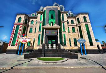 Vegas Hotel has Balcony rooms