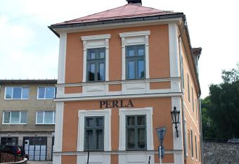 Apartm  ny Perla allows 18 year olds to book a room