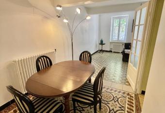 LA BARBACANE PIED CITE MEDIEVALE has Balcony rooms