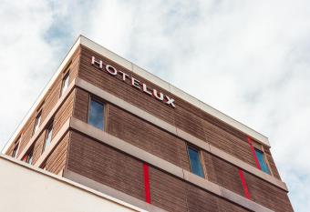 HOTELUX Amsterdam Airport Hotel allows 18 year olds to book a room