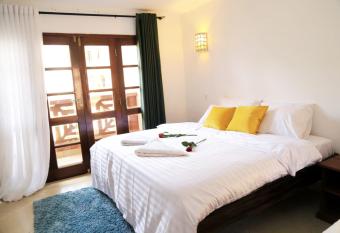 Stay.Plus Lamera Garden View Cottage has rooms with a private hot tub