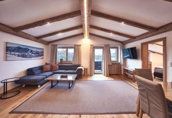 Haus Josef-Herold-Stra  e 17a has Balcony rooms