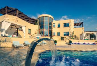 The Precious Guesthouse has Balcony rooms