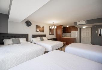 Stay Together Suites has rooms with a private hot tub