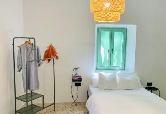 Samson and the Lilo allows 18 year olds to book a room